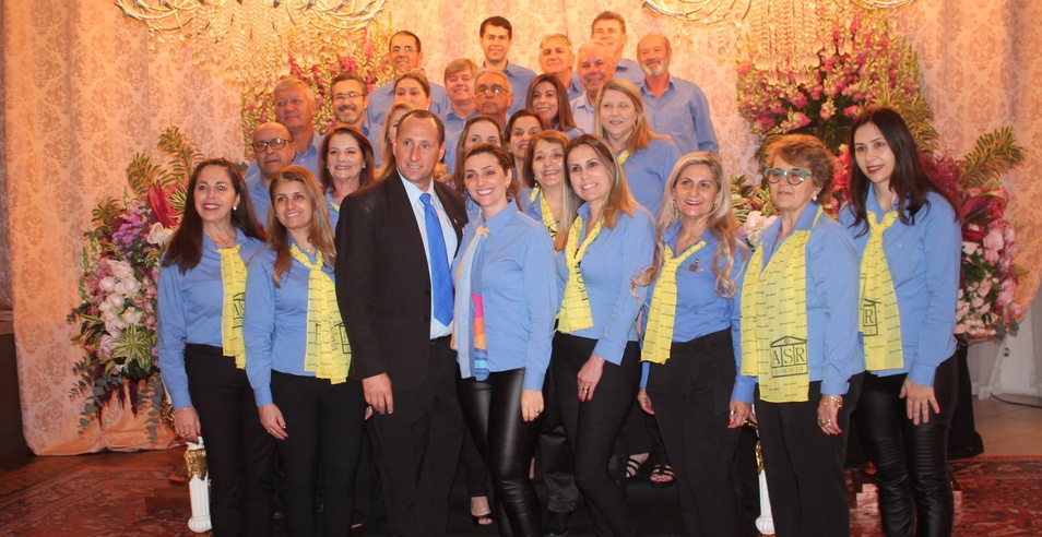 Companheiros do Rotary Club promovem Chá das Debutantes